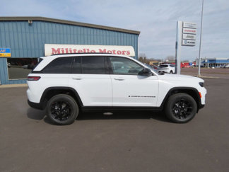 New 2024 Jeep Grand Cherokee Altitude image 1