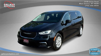 Used 2023 Chrysler Pacifica Touring-L image 1