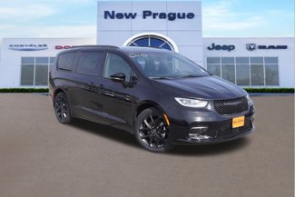 New 2025 Chrysler Pacifica Limited w/ Trailer Tow Group image 1