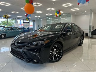 Used 2024 Toyota Camry SE image 1