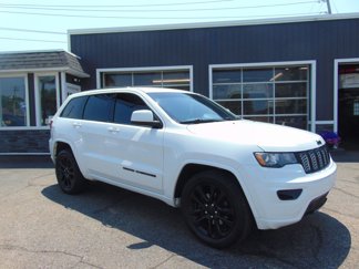 Used 2017 Jeep Grand Cherokee Altitude image 1