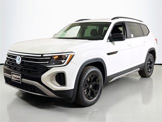 New 2025 Volkswagen Atlas Peak Edition SE image 1