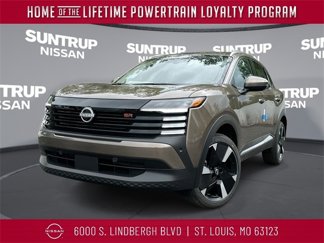 Used 2025 Nissan Kicks SR image 1