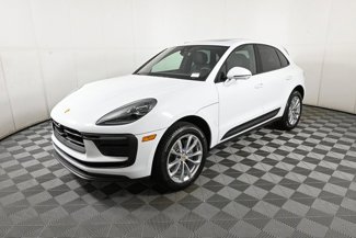 Used 2025 Porsche Macan image 1