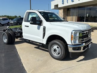 New 2025 Ford F350 XL image 1