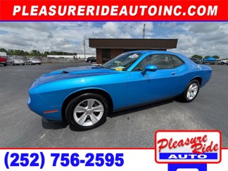 Used 2023 Dodge Challenger SXT image 1