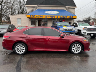 Used 2019 Toyota Camry LE image 1