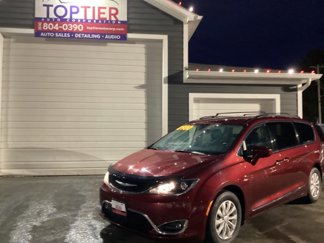 Used 2017 Chrysler Pacifica Touring-L image 1