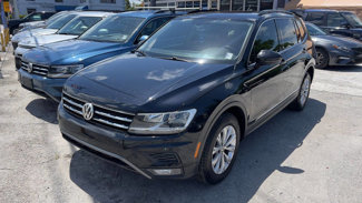 Used 2018 Volkswagen Tiguan SE w/ Panoramic Sunroof Package image 1