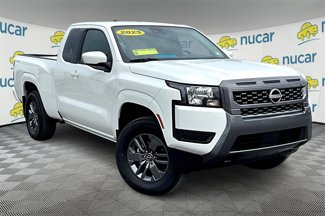 Used 2025 Nissan Frontier SV image 1