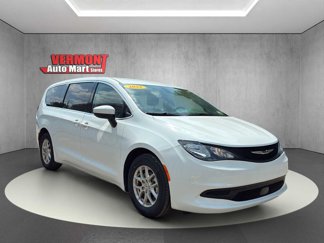 Used 2022 Chrysler Voyager LX image 1