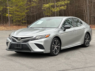 Used 2018 Toyota Camry SE image 1