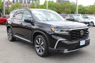 New 2025 Honda Pilot Touring image 1