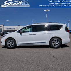Used 2023 Chrysler Pacifica Limited image 1