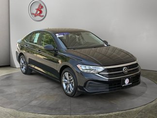 Used 2024 Volkswagen Jetta SE image 1