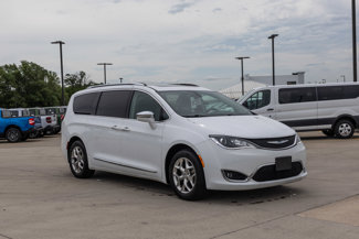 Used 2018 Chrysler Pacifica Limited image 1