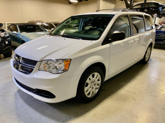 Used 2018 Dodge Grand Caravan SE image 1