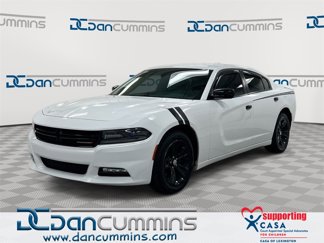 Used 2016 Dodge Charger SXT image 1
