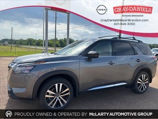 New 2025 Nissan Pathfinder Platinum image 1