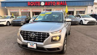 Used 2024 Hyundai Venue SEL image 1