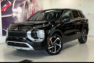 Used 2024 Mitsubishi Outlander SE image 1