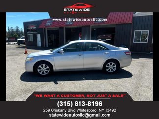 Used 2011 Toyota Camry LE image 1