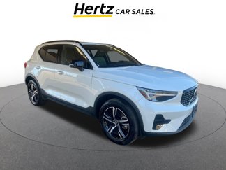 Used 2024 Volvo XC40 B5 Core image 1