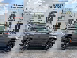 New 2025 Jeep Grand Cherokee Altitude image 1