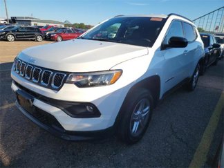 Used 2024 Jeep Compass Latitude w/ Altitude Special Edition image 1