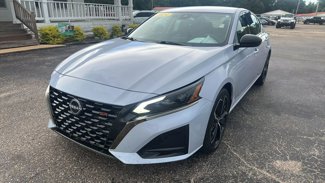 Used 2024 Nissan Altima 2.5 SR image 1