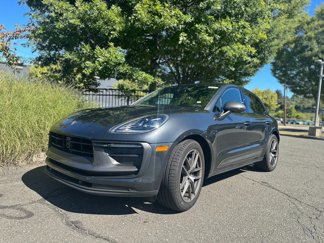 Certified 2025 Porsche Macan image 1