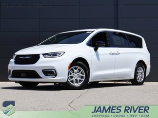 New 2025 Chrysler Pacifica Select image 1