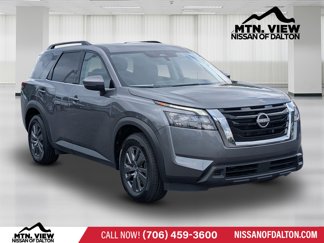 Used 2024 Nissan Pathfinder SV image 1