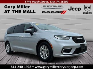 Used 2023 Chrysler Pacifica Touring-L image 1