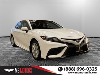 Used 2024 Toyota Camry SE image 1