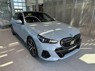 New 2026 BMW 550e xDrive image 1