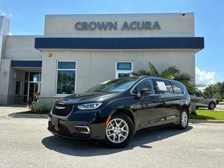 Used 2023 Chrysler Pacifica Touring-L image 1