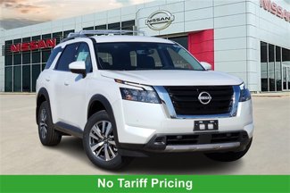 New 2025 Nissan Pathfinder SL image 1