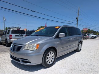 Used 2013 Chrysler Town & Country Touring image 1