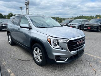 Used 2024 GMC Terrain SLE image 1