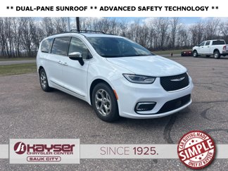 Used 2023 Chrysler Pacifica Limited image 1