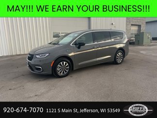 New 2025 Chrysler Pacifica Select image 1
