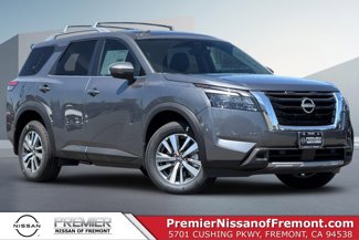 New 2025 Nissan Pathfinder SL image 1