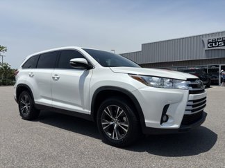 Used 2019 Toyota Highlander FWD V6 image 1