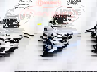 Used 2025 Volvo XC40 B5 Core image 1