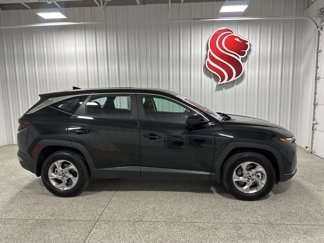 Used 2023 Hyundai Tucson SE image 1