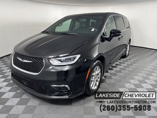 Used 2025 Chrysler Pacifica Select image 1