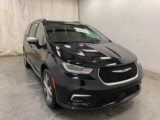 New 2026 Chrysler Pacifica Pinnacle image 1