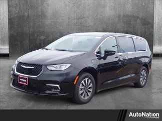 New 2025 Chrysler Pacifica Select image 1