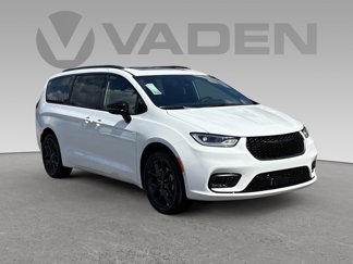 New 2026 Chrysler Pacifica Limited video 1